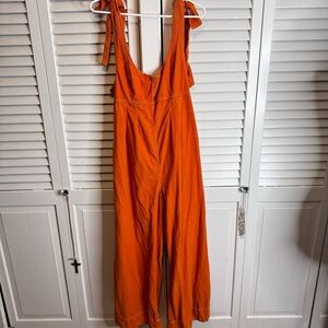 URBAN OUTFITTERS SIZE LARGE ORANGE CORDUROY 100% COTTON WIDE LEG TIE OVERALLS